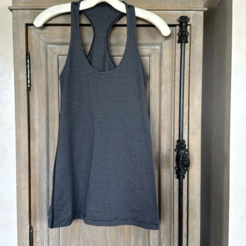 Lululemon black grey striped tank top size 6